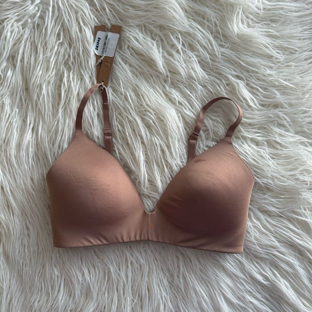 SKIMS Nude Toned Seamless Plunge Bra